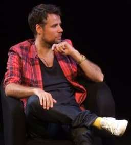Photograph of Richard Bacon